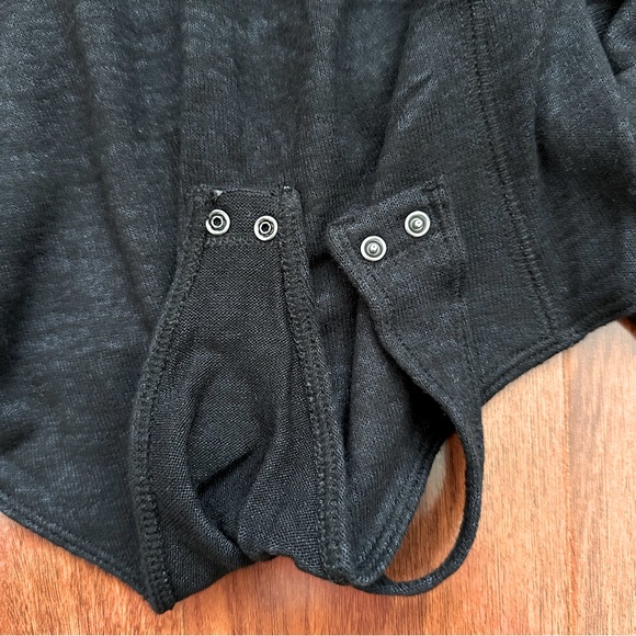 🆕 A&F Heathered Black Long-Sleeve Faux Wrap Bodysuit - Picture 7 of 8